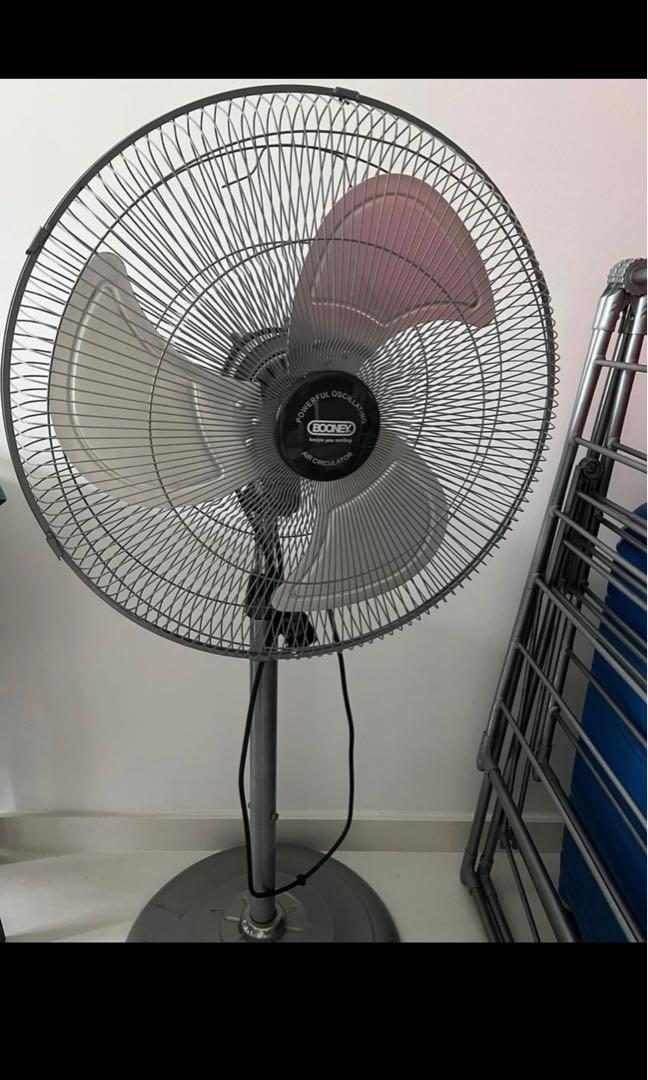 Metal Blade fan VERY POWERFUL, Furniture & Home Living, Lighting & Fans, Fans on Carousell
