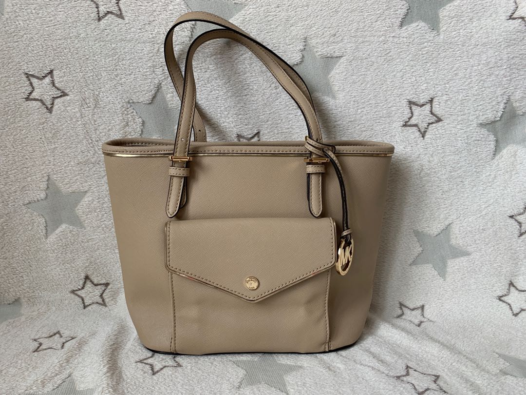 Michael Kors Beige Leather Jet Set Front Pocket Tote, Women's Fashion, Bags  & Wallets, Shoulder Bags on Carousell