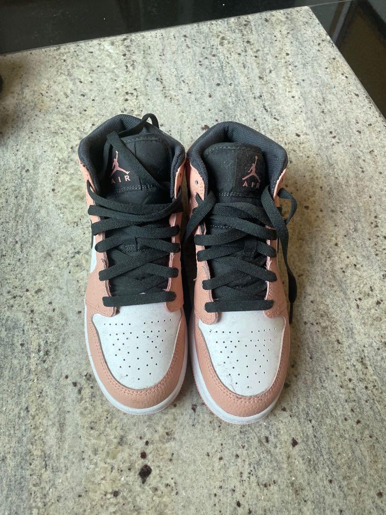 aj1 pink black
