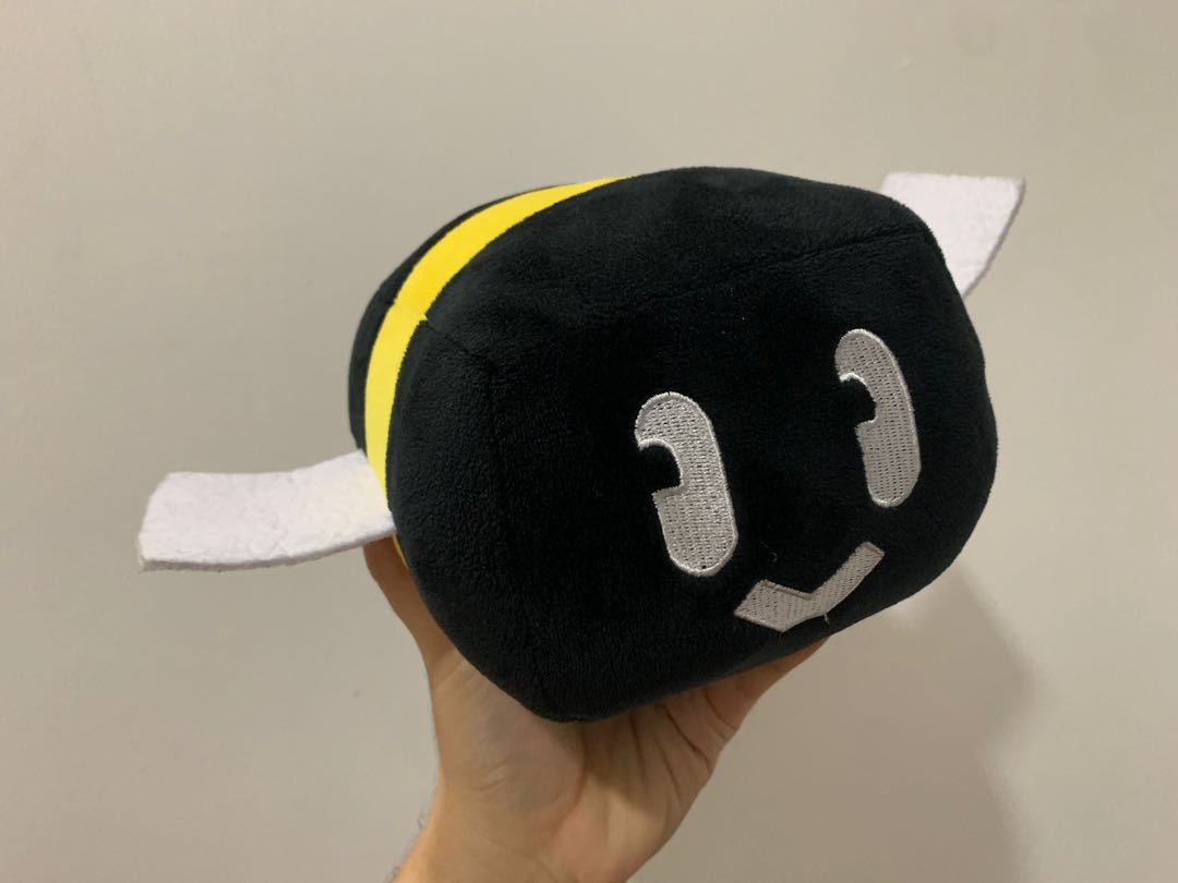 Roblox Bee Swarm Basic Bee, Hobbies & Toys, Toys & Games on Carousell