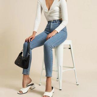 SIZE 8 Abrand A High Skinny Ankle Basher Jeans in LA Blues Denim