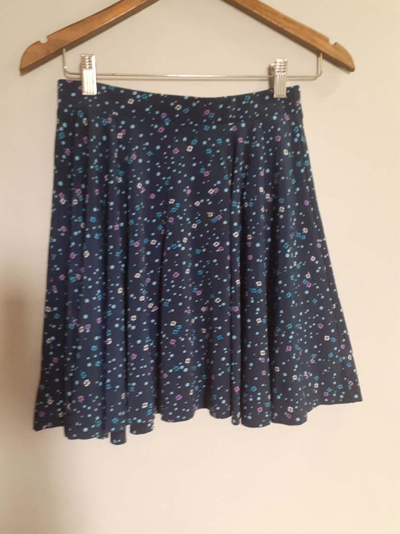 Uniqlo Skirts, Women's Fashion, Bottoms, Skirts on Carousell