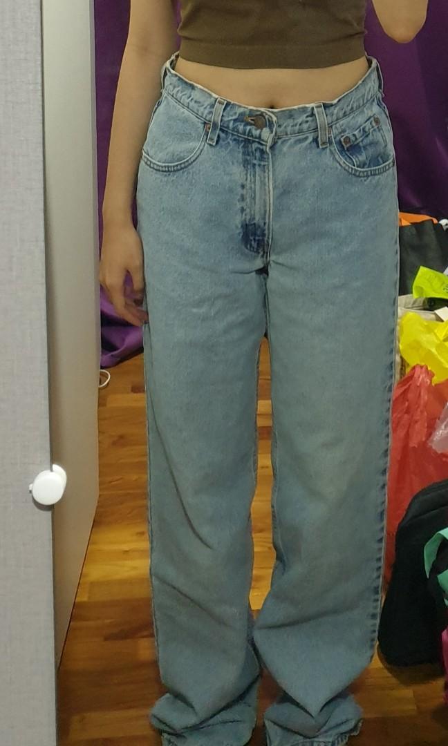 Vintage Levi's 565 loose fit wide leg jeans, Women's Fashion, Bottoms,  Jeans & Leggings on Carousell