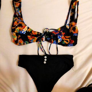 (Category: ) located in . Submitted by _DeclutterQC (Listing ID 1166989748, Image 1). Description: .