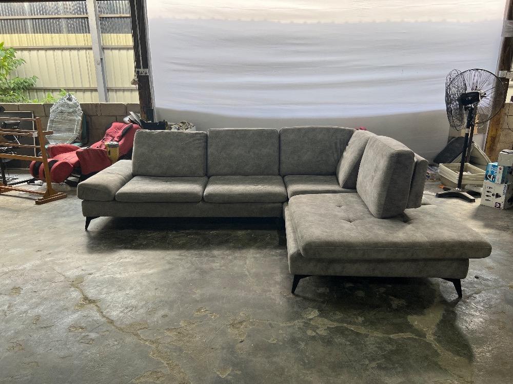 Sofa clearance warna grey
