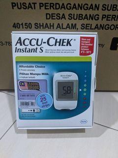 ACCU-CHEK INSTANT S blood glucose meter glucometer