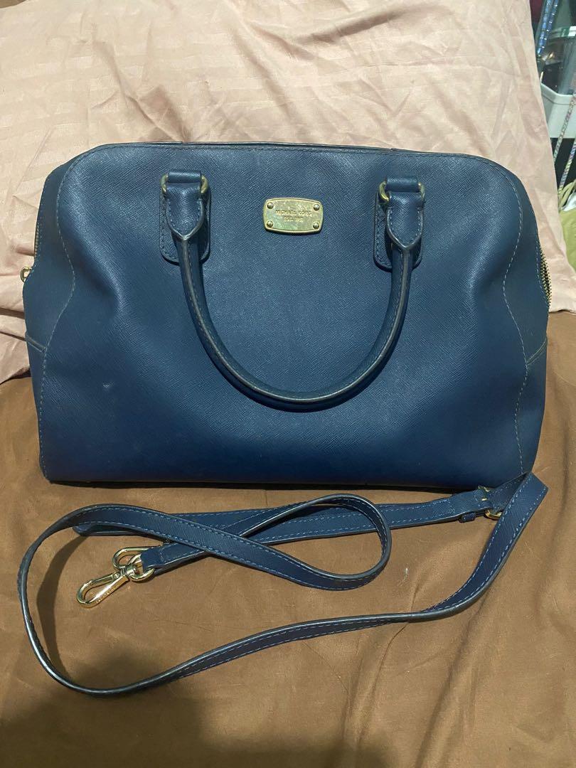 AUthentic MK Navy Blue (Category: Luxury Bags & Wallets) located in Quezon City. Submitted by _meffenamic (Listing ID 1167176433, Image 1). Description: Need to be thoroughly washed. No issues aside from the inner cloth thats dirty..