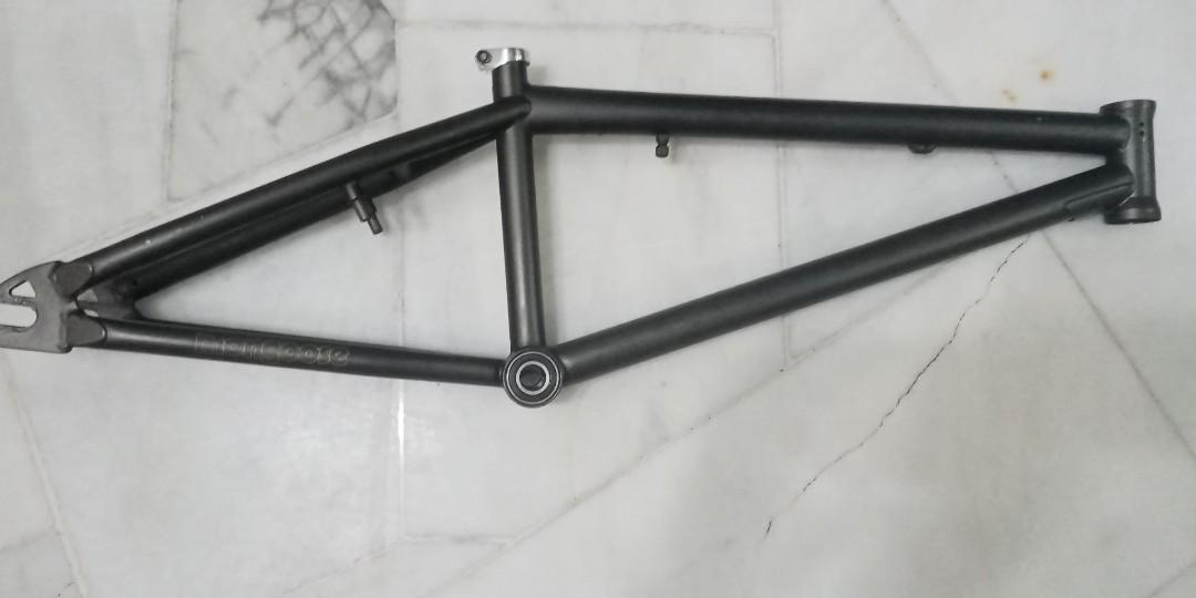 BMX MONGOOSE FRAME HI TEN 20.75 top tube. Used. Sports Equipment