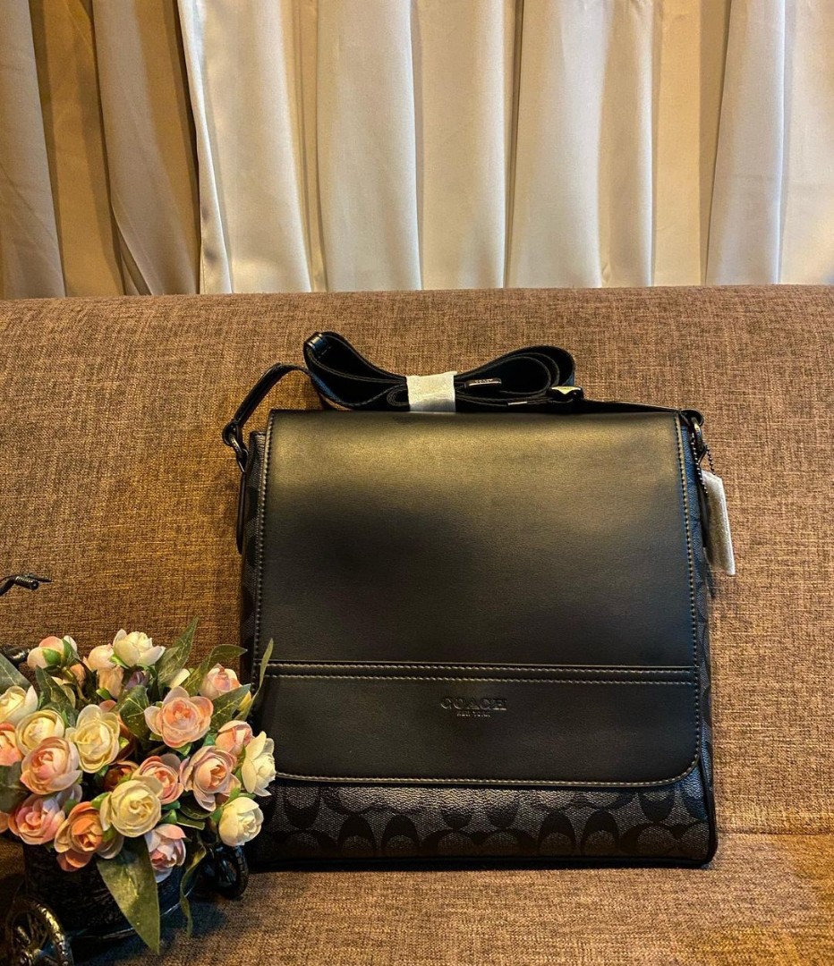 Coach Houston Messenger Bag in Signature Canvas, Men's Fashion, Bags