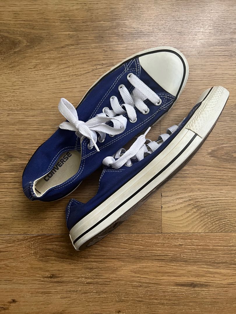 Royal blue on sale chuck taylors low