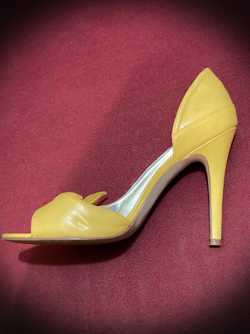 guess yellow heels
