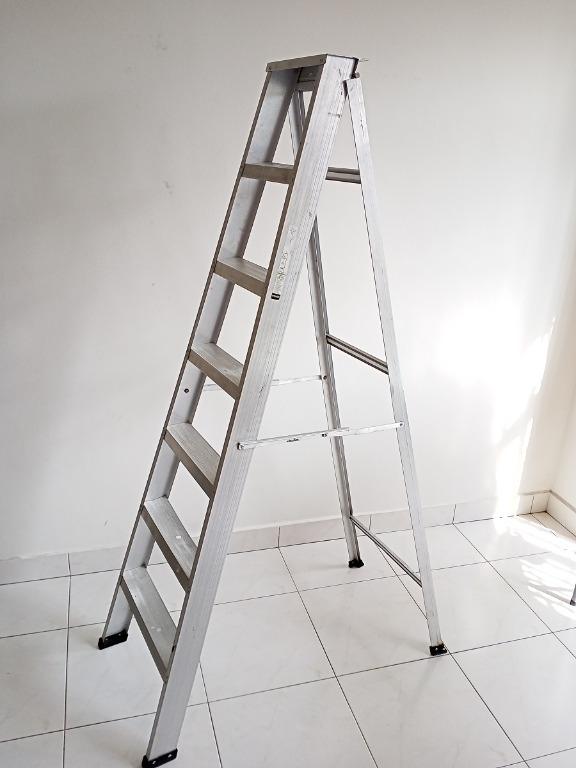 Ladder (A shape), Furniture & Home Living, Home Improvement ...