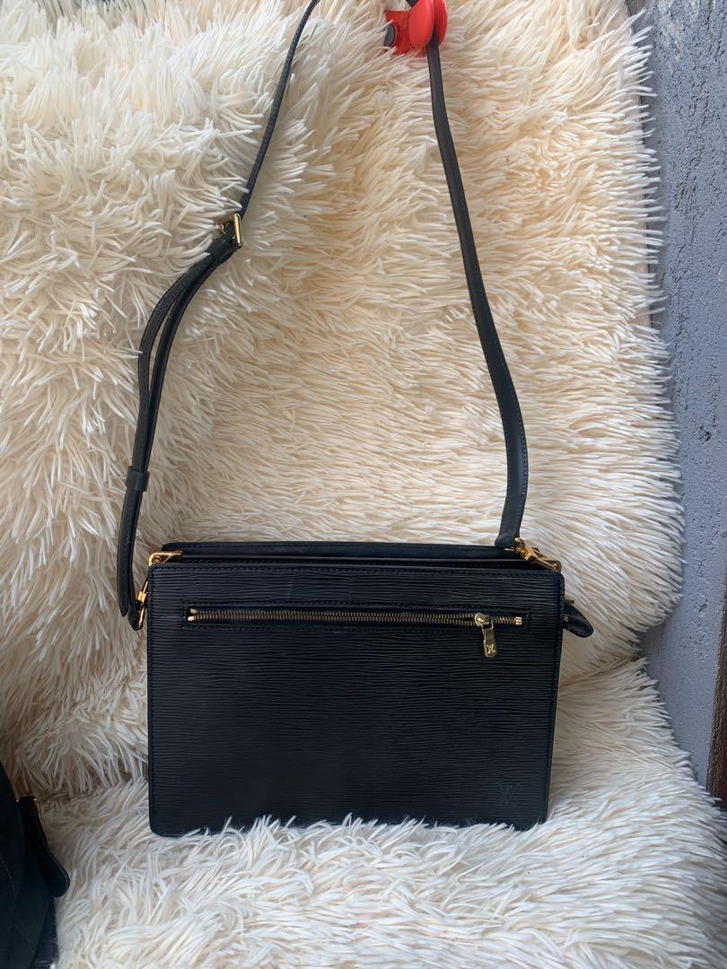 LV EPI TWIN POCHETTE (Category: Luxury Bags & Wallets) located in Manila. Submitted by raila.bags (Listing ID 1167208264, Image 1). Description: sa FB ka po mag om para mareplayan ka agad ORIG PO LAHAT NG TINDA ko balik natin pera nyo pag FAKE.