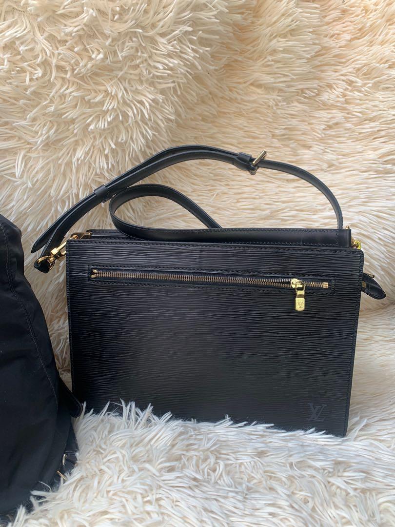 LV EPI TWIN POCHETTE (Category: Luxury Bags & Wallets) located in Manila. Submitted by raila.bags (Listing ID 1167208264, Image 2). Description: sa FB ka po mag om para mareplayan ka agad ORIG PO LAHAT NG TINDA ko balik natin pera nyo pag FAKE.
