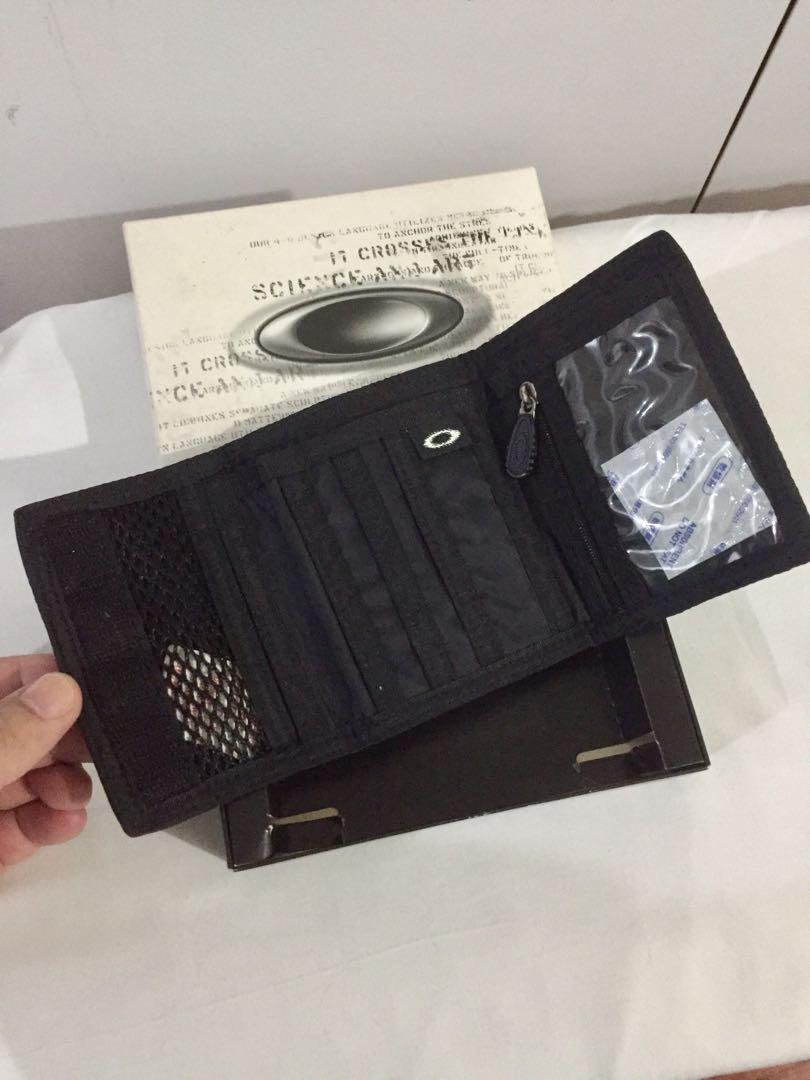 OAKLEY KEVLAR EDC WALLET TACTICAL FREE SHIPPING, Men's Fashion, Watches