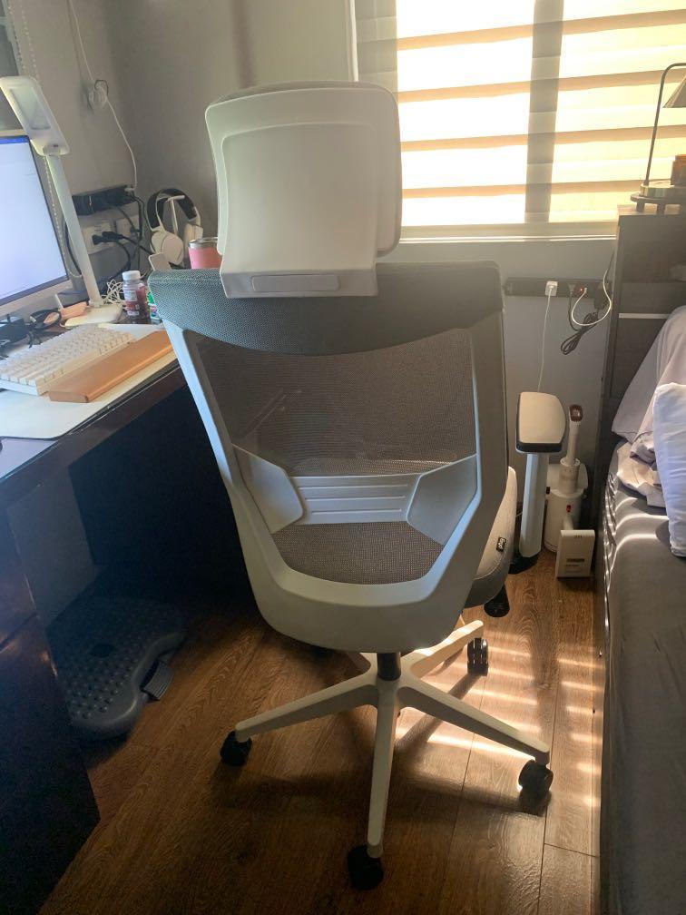 Office Chair (Ergohome) - Ventus (Category: Office Furniture & Fixtures) located in Bacoor. Submitted by goodbyeestuff (Listing ID 1167078525, Image 2). Description: Ergohome Ventus White/Grey highback Purchased a year ago Comes with 5 year warranty.