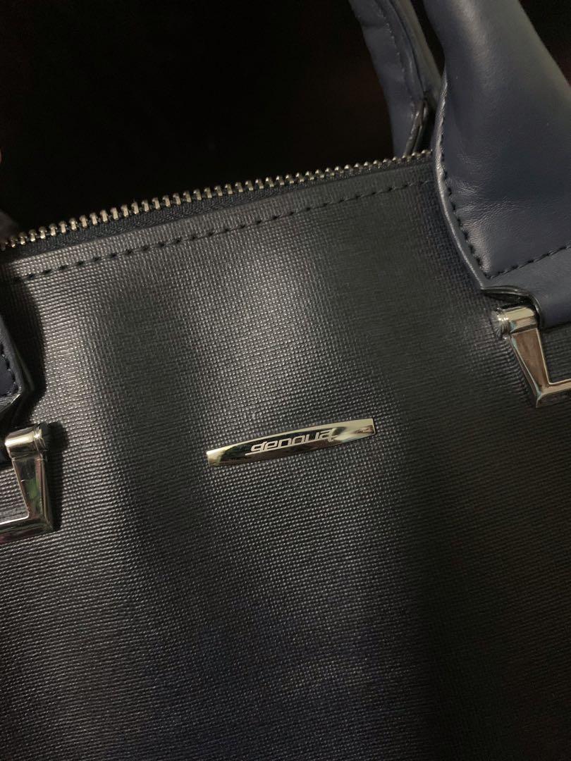 Original Genova Laptop Bag, Luxury, Bags & Wallets on Carousell