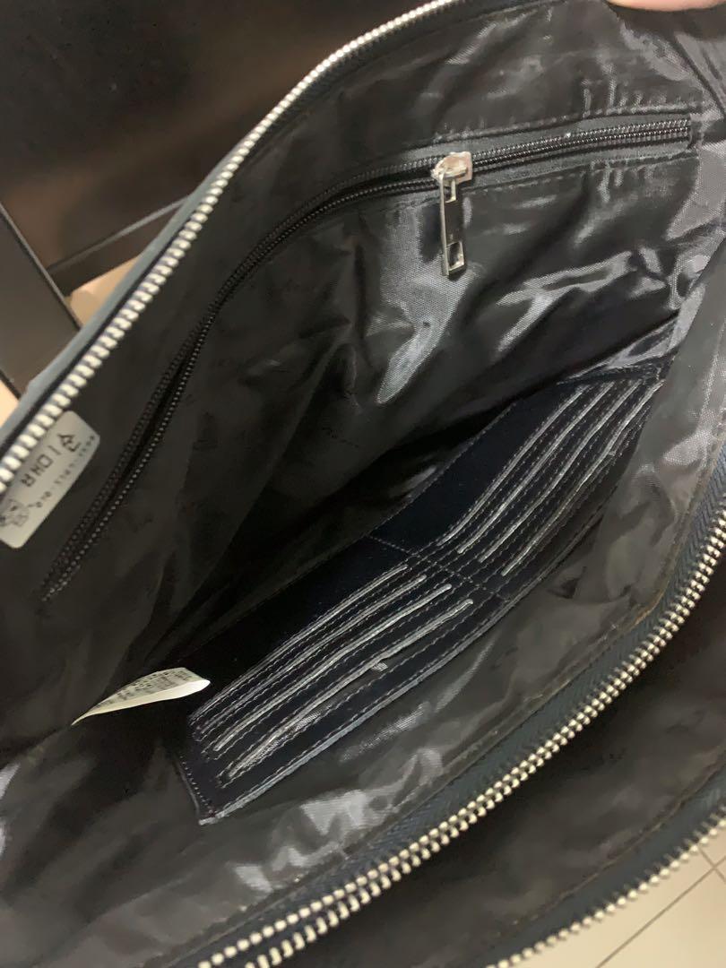 Original Genova Laptop Bag, Luxury, Bags & Wallets on Carousell