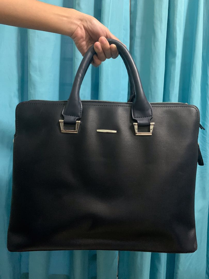 Original Genova Laptop Bag, Luxury, Bags & Wallets on Carousell