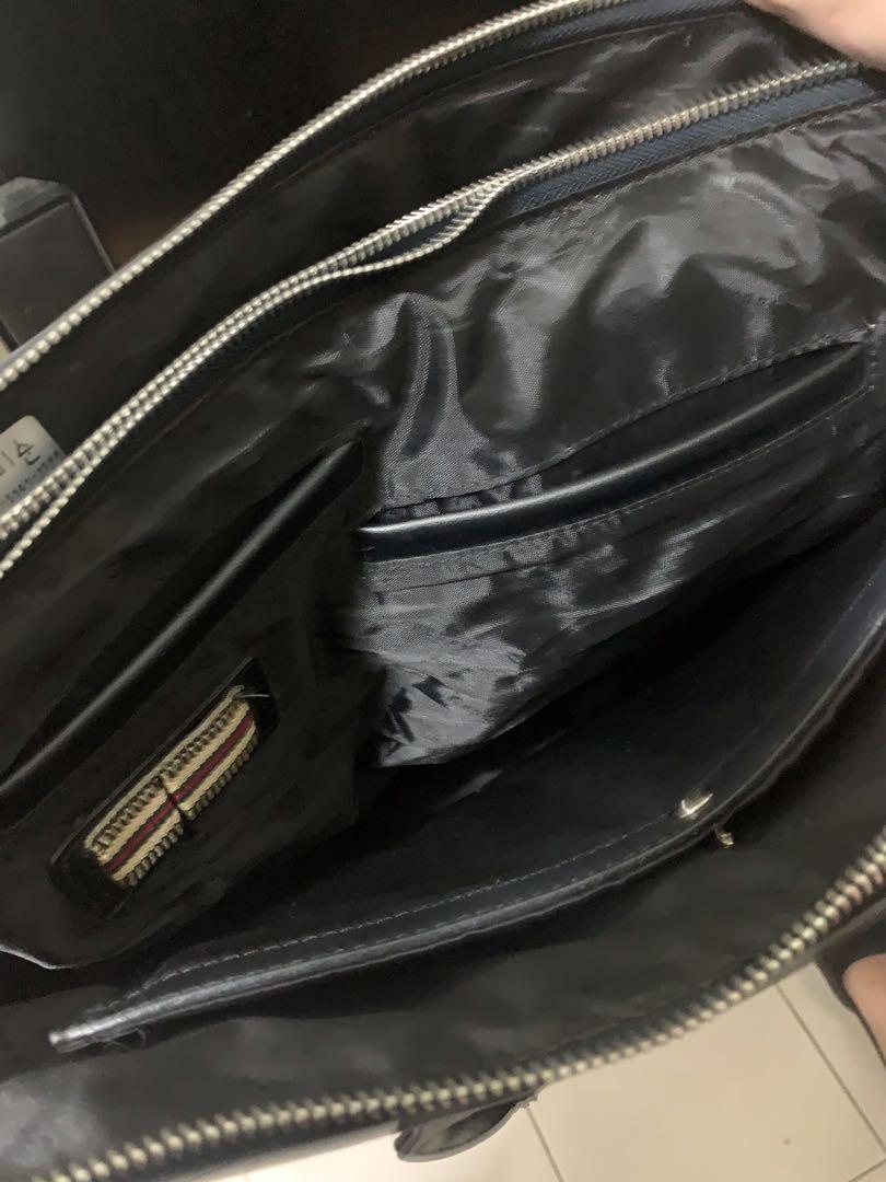 Original Genova Laptop Bag, Luxury, Bags & Wallets on Carousell
