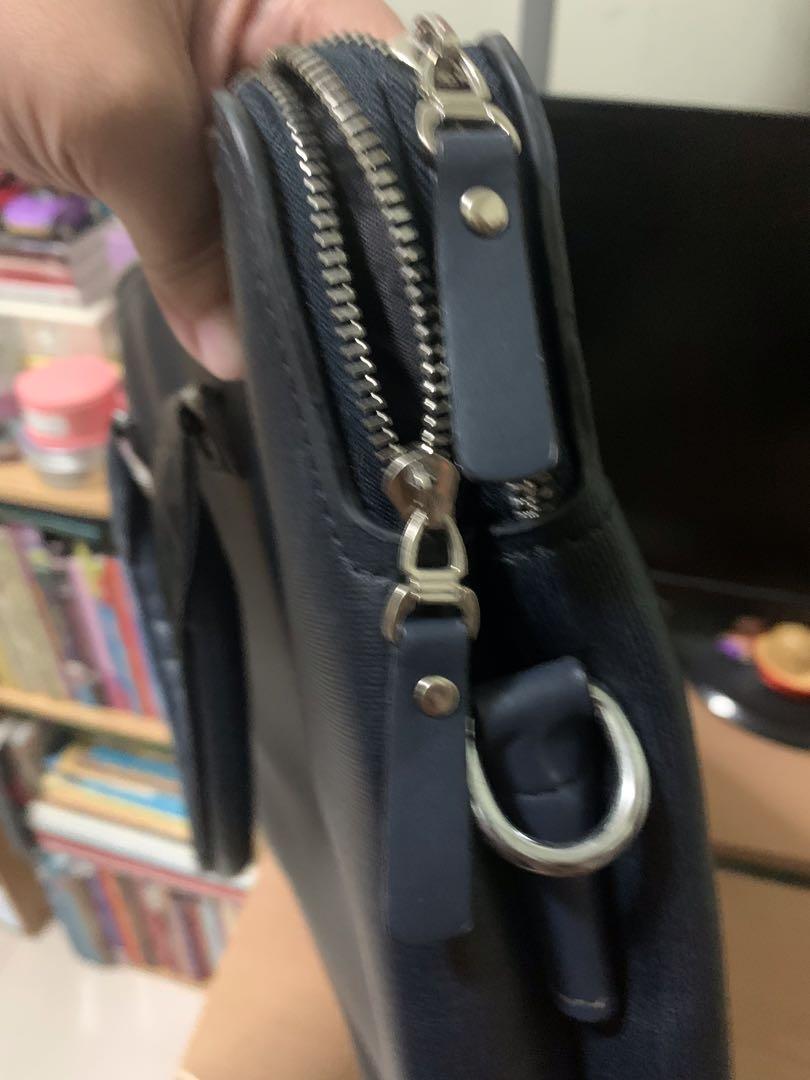 Original Genova Laptop Bag, Luxury, Bags & Wallets on Carousell