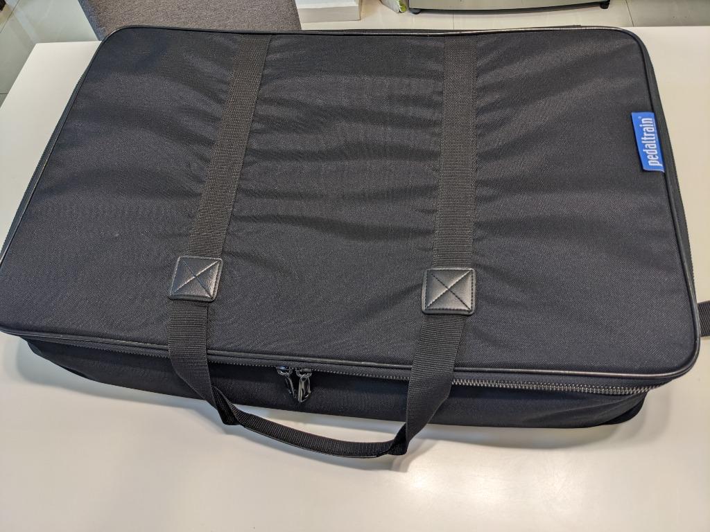 Pedaltrain Novo 24 Pedalboard includes padded case, Hobbies & Toys