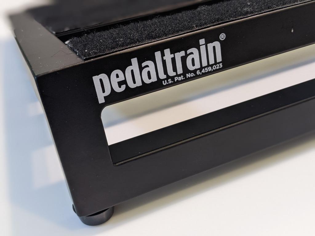 Pedaltrain Novo 24 Pedalboard includes padded case, Hobbies & Toys