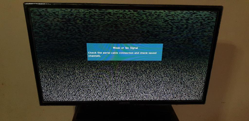 Samsung 32 inch LED HD-Ready TV (Category: TV) located in Makati City. Submitted by michaelbryant (Listing ID 1167103732, Image 2). Description: Unit in good working condition With universal remote control No warranty.