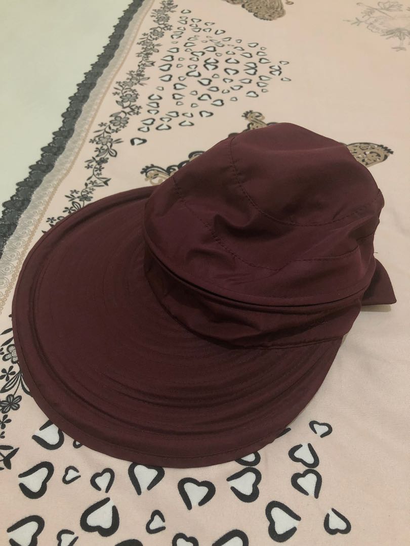 Topi, Fesyen Wanita, Aksesoris di Carousell