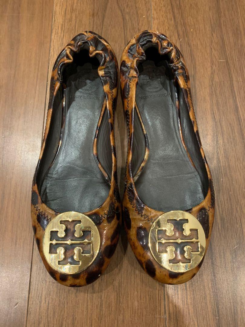 Tory Burch Leopard Print Flats, Women's Fashion, Footwear, Flats & Sandals  on Carousell