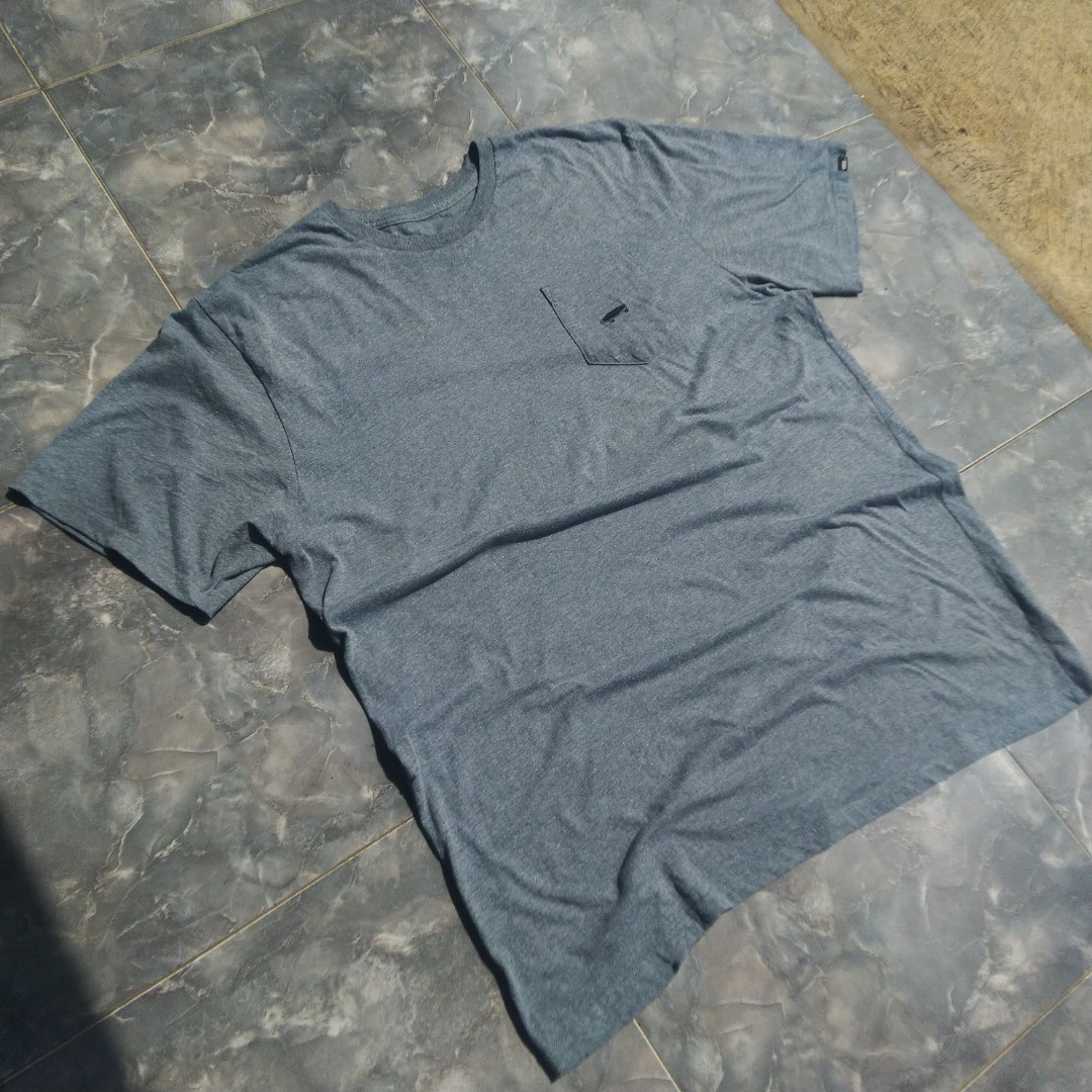 Vans pocket tee, Fesyen Pria, Pakaian 