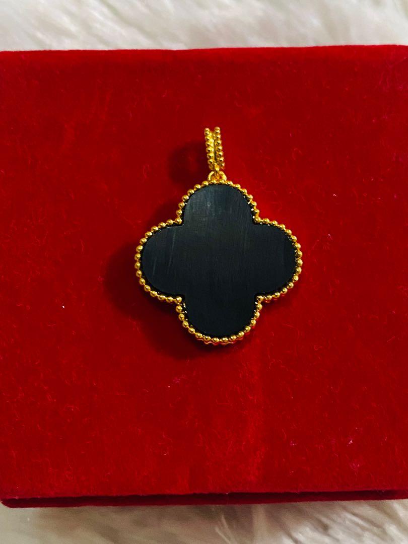 VCA reversible pendant 20mm (Category: Charms) located in Caloocan City. Submitted by rowee27 (Listing ID 1167072494, Image 1). Description: 18k HK gold setting With certificate Reversible 20mm.