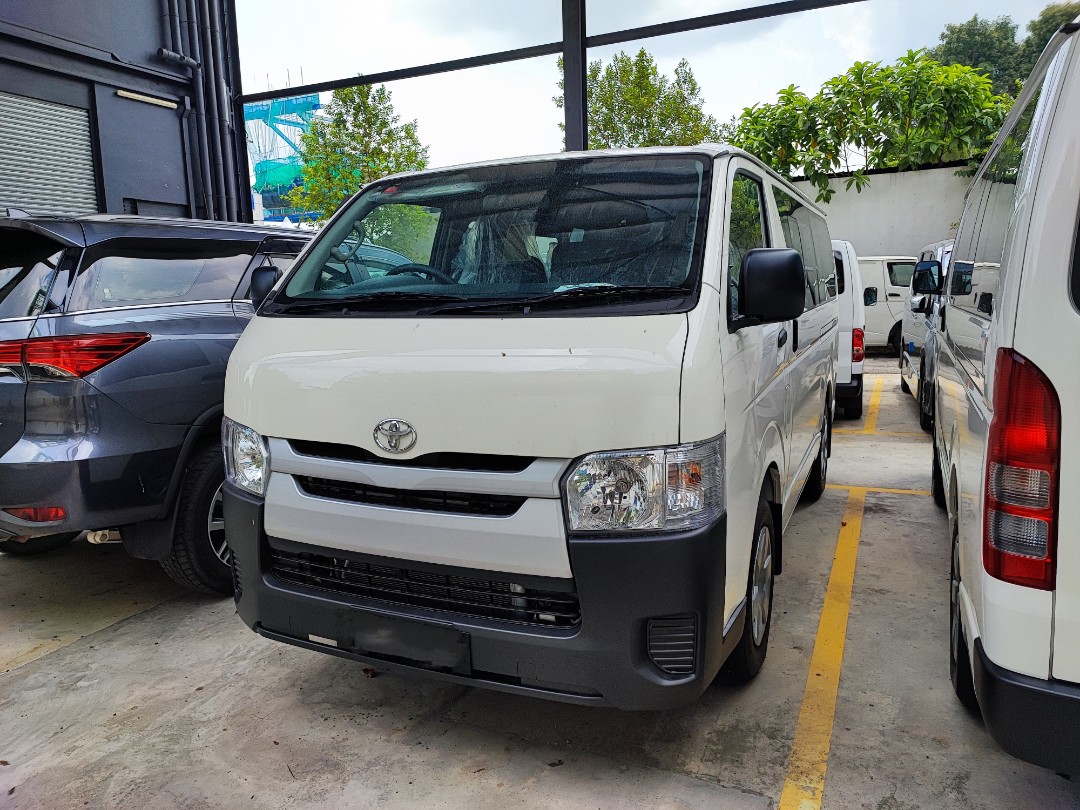 Van toyota hiace hotsell baru