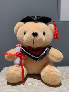 畢業熊玩偶