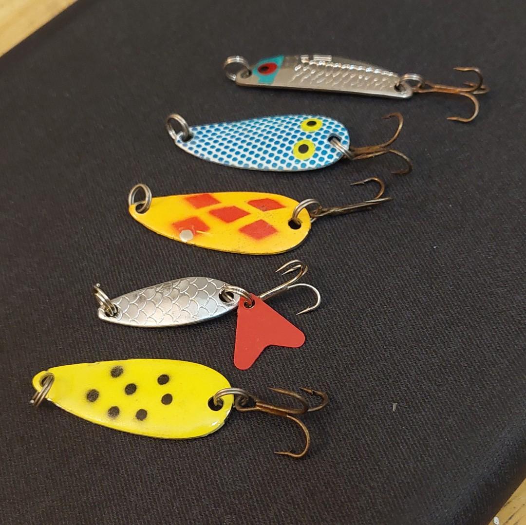 https://media.karousell.com/media/photos/products/2022/6/18/antique_fishing_spoon_lures_se_1655580154_ce28a796_progressive.jpg