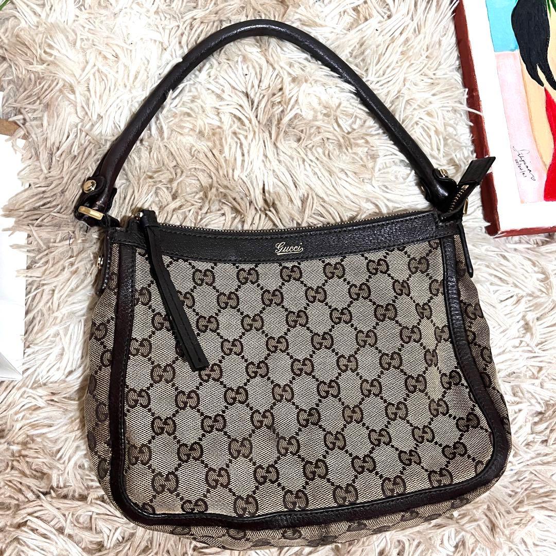 Authentic Gucci vintage canvas kili kili baguette shoulder bag