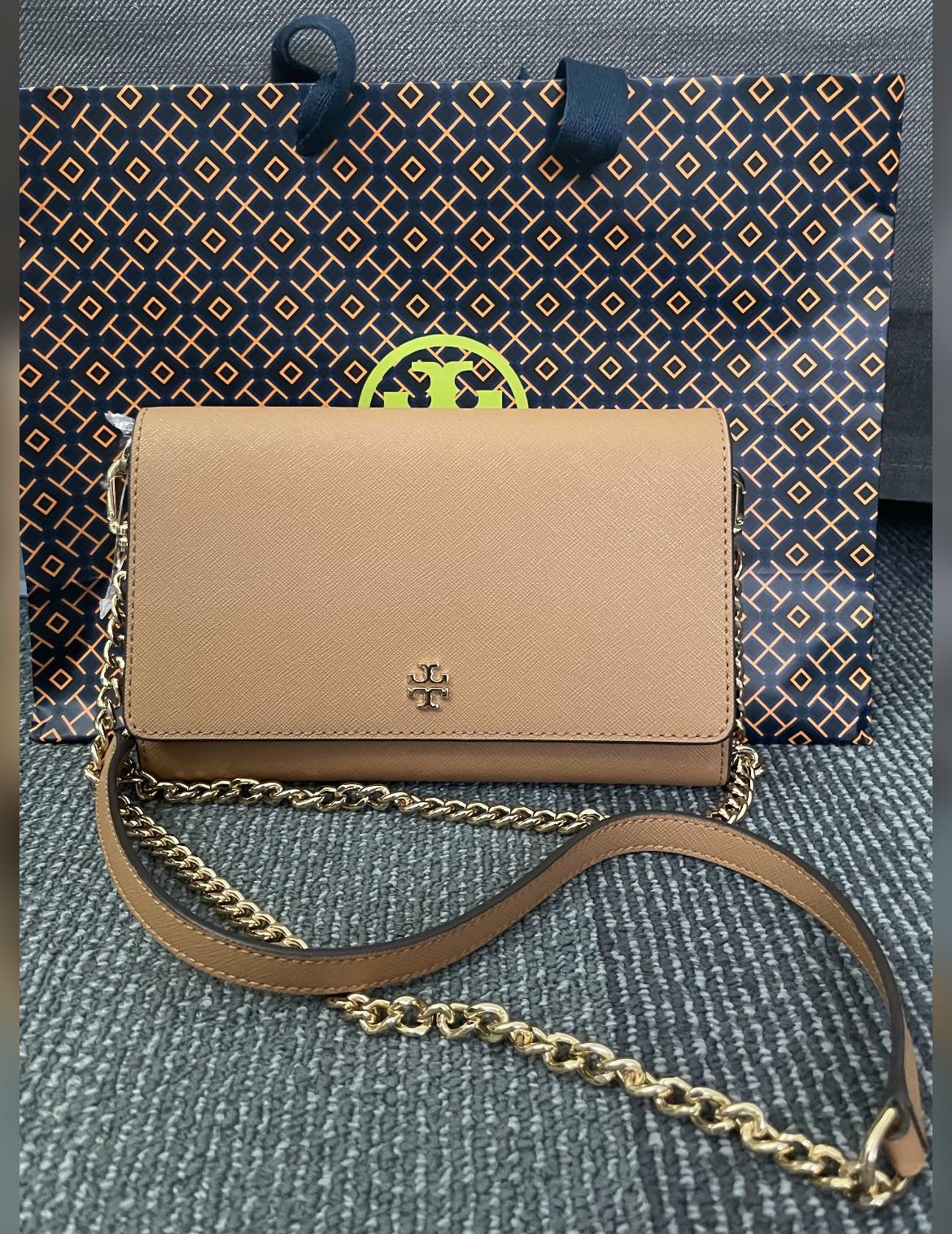 Authentic Tory Burch Emerson Wallet on Chain, Luxury, Bags & Wallets on