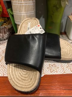 (Category: ) located in . Submitted by yourthrifttherapy (Listing ID 1167271085, Image 1). Description: .