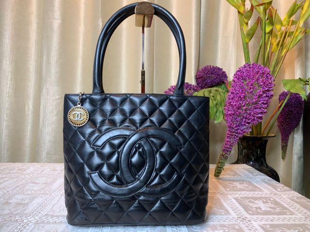 chanel caviar medallion tote