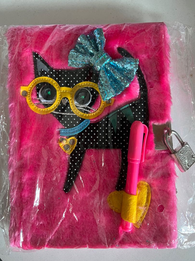 全新Claire’s notebook with lock, 筆記簿, 出口, 興趣及遊戲, 手作＆自家設計, 文具 - Carousell