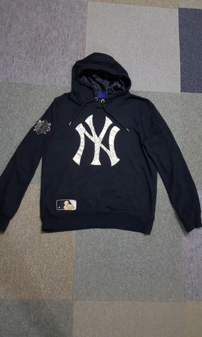 AstroVintageCanada Vintage 90s Majestic New York Yankees Hoodie Size Large