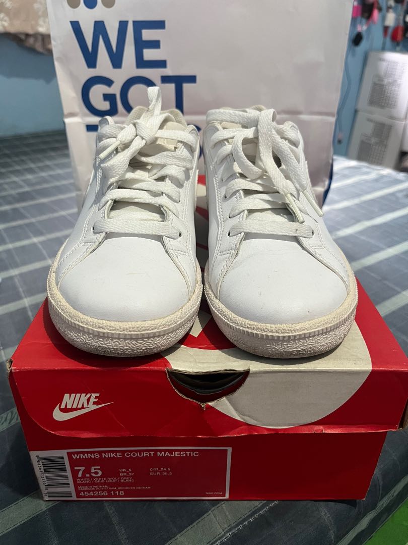 For sale 2nd hand rubber shoes all original po, Women's Fashion