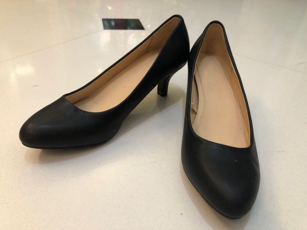 FREE Uniqlo Black low heels for officeladies Women s Fashion