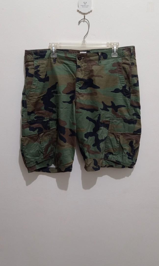 GAP camouflage cargo short, Fesyen Pria 