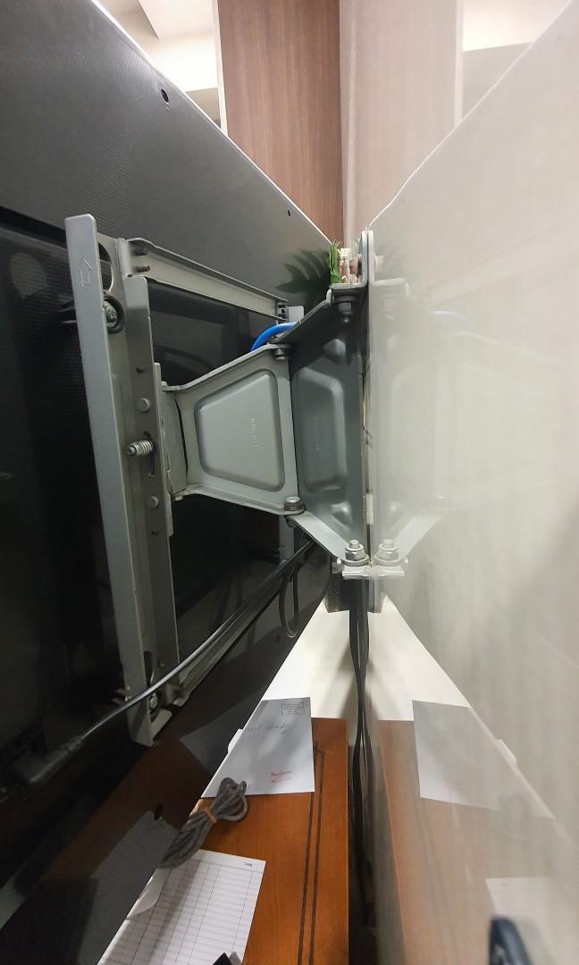 LG Ez slim swivel wall mount bracket LSW350B, TV & Home Appliances, TV