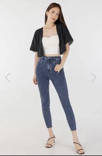 (Category: ) located in . Submitted by shopspreeeee (Listing ID 1167390262, Image 1). Description: .