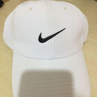 Nike 鴨舌帽 (售白色)