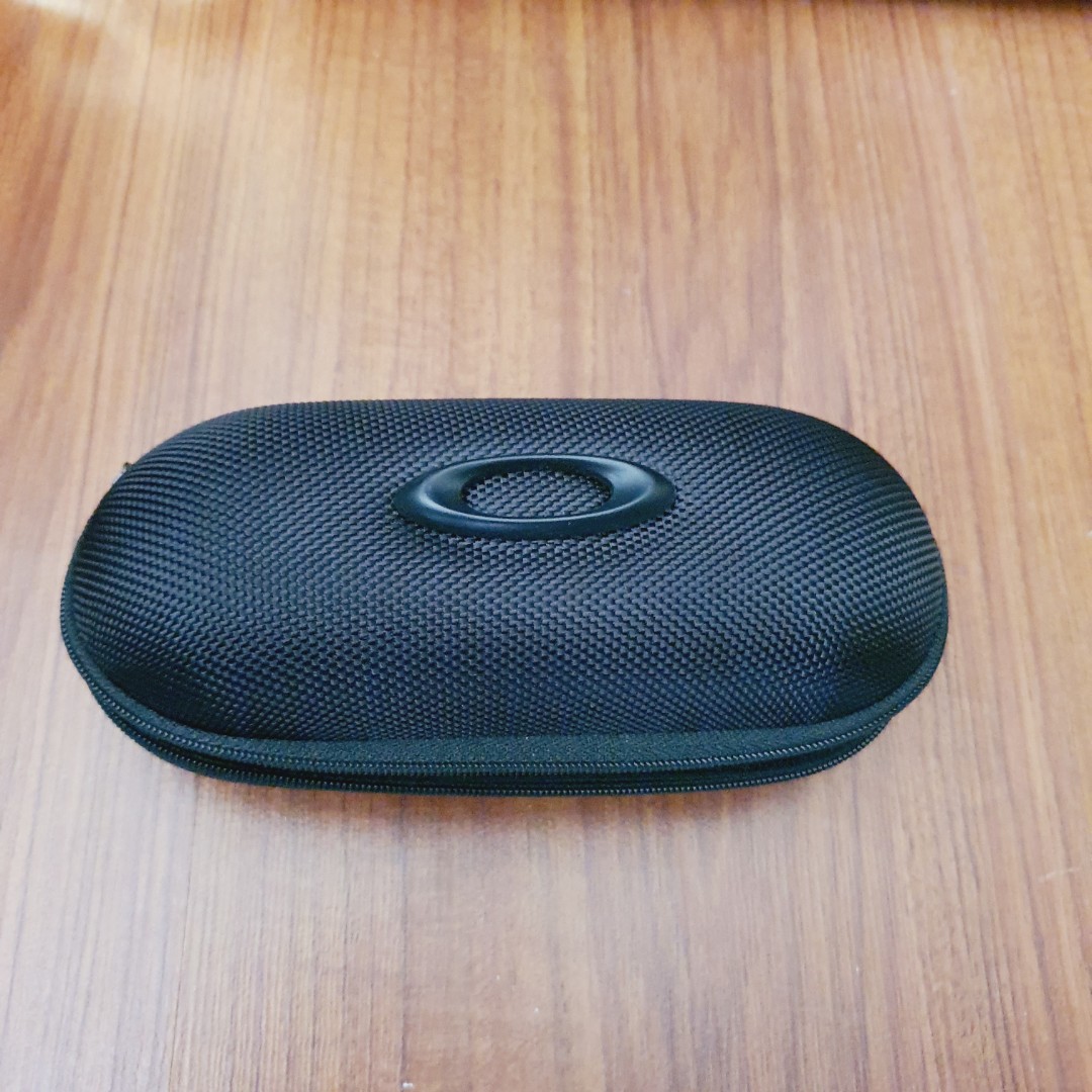 Oakley Eyewear Case, Men's Fashion, Watches & Accessories, Sunglasses
