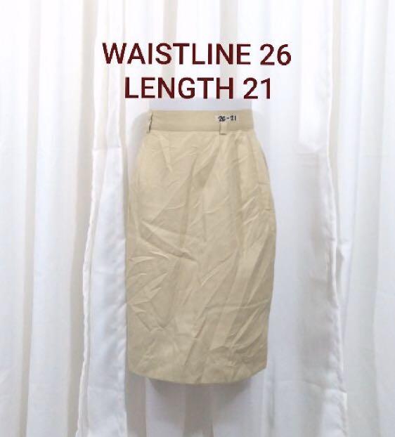 Office skirt light brown beige (Category: Skirts) located in Manila. Submitted by jessrosete (Listing ID 1167370688, Image 1). Description: Waistline 26 inches Lenght 21 inches.