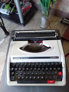 Olympia Travellers Deluxe S Vintage Typewriter